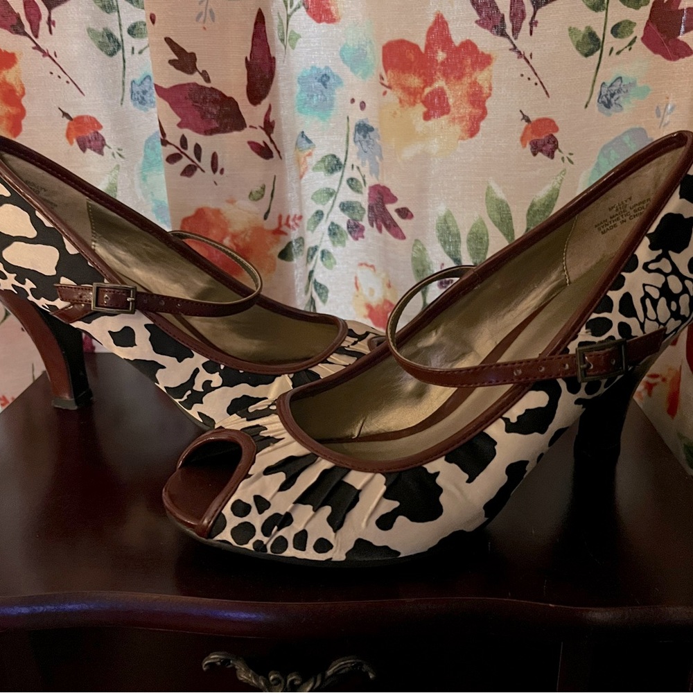 Madden Girl  Molly Strappy Mary Jane Peep Toe Giraffe Print Vintage Heels 8.5